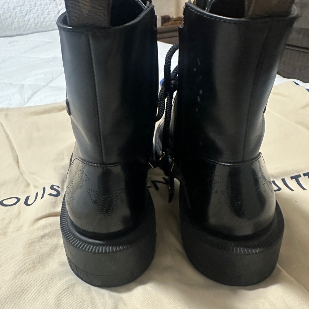 Authentic Louis Vuitton lace up ankle boots - Picture 4 of 9